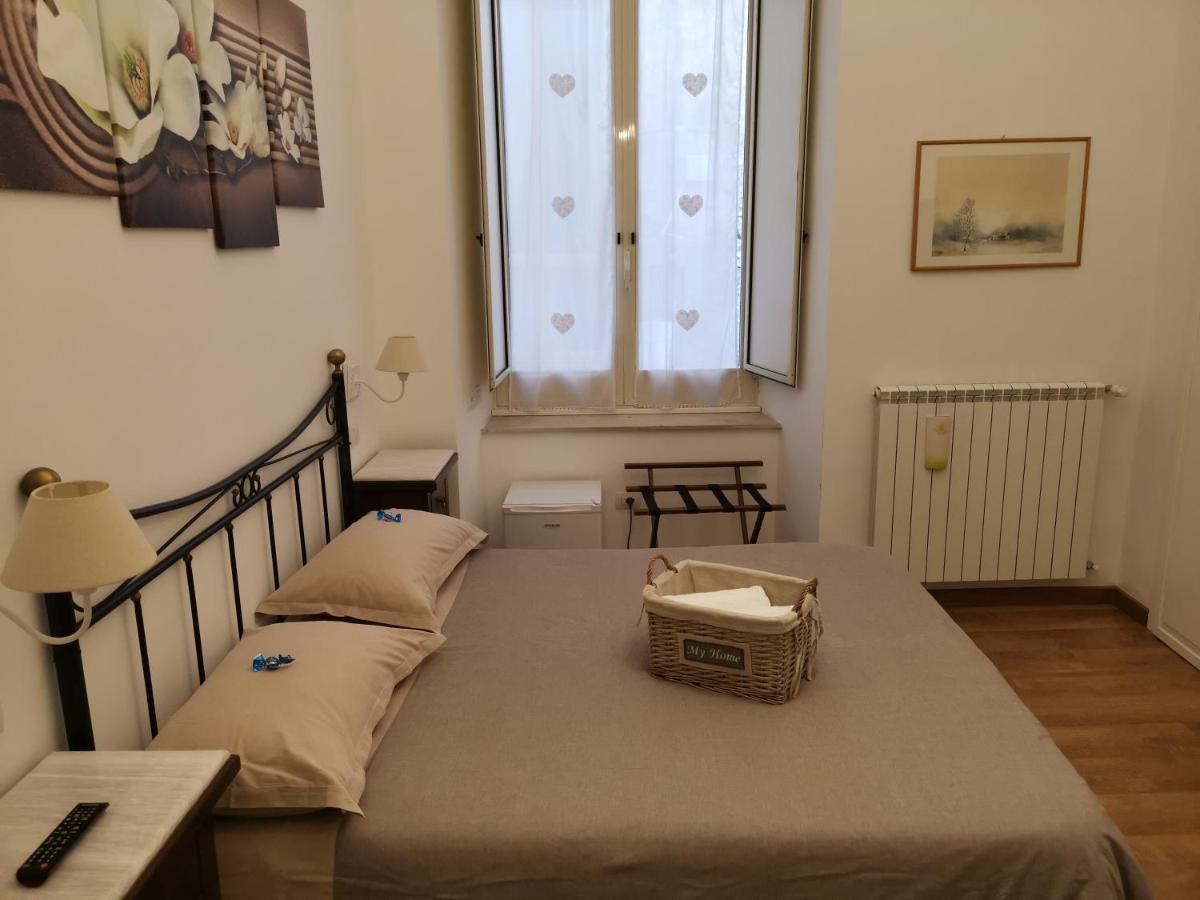 Napoli Pietrasanta Lt Bed and Breakfast Buitenkant foto
