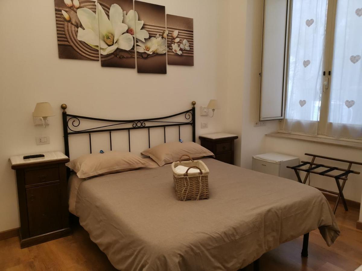 Napoli Pietrasanta Lt Bed and Breakfast Buitenkant foto