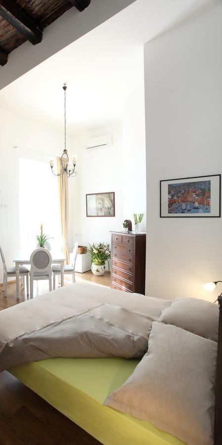 Napoli Pietrasanta Lt Bed and Breakfast Buitenkant foto