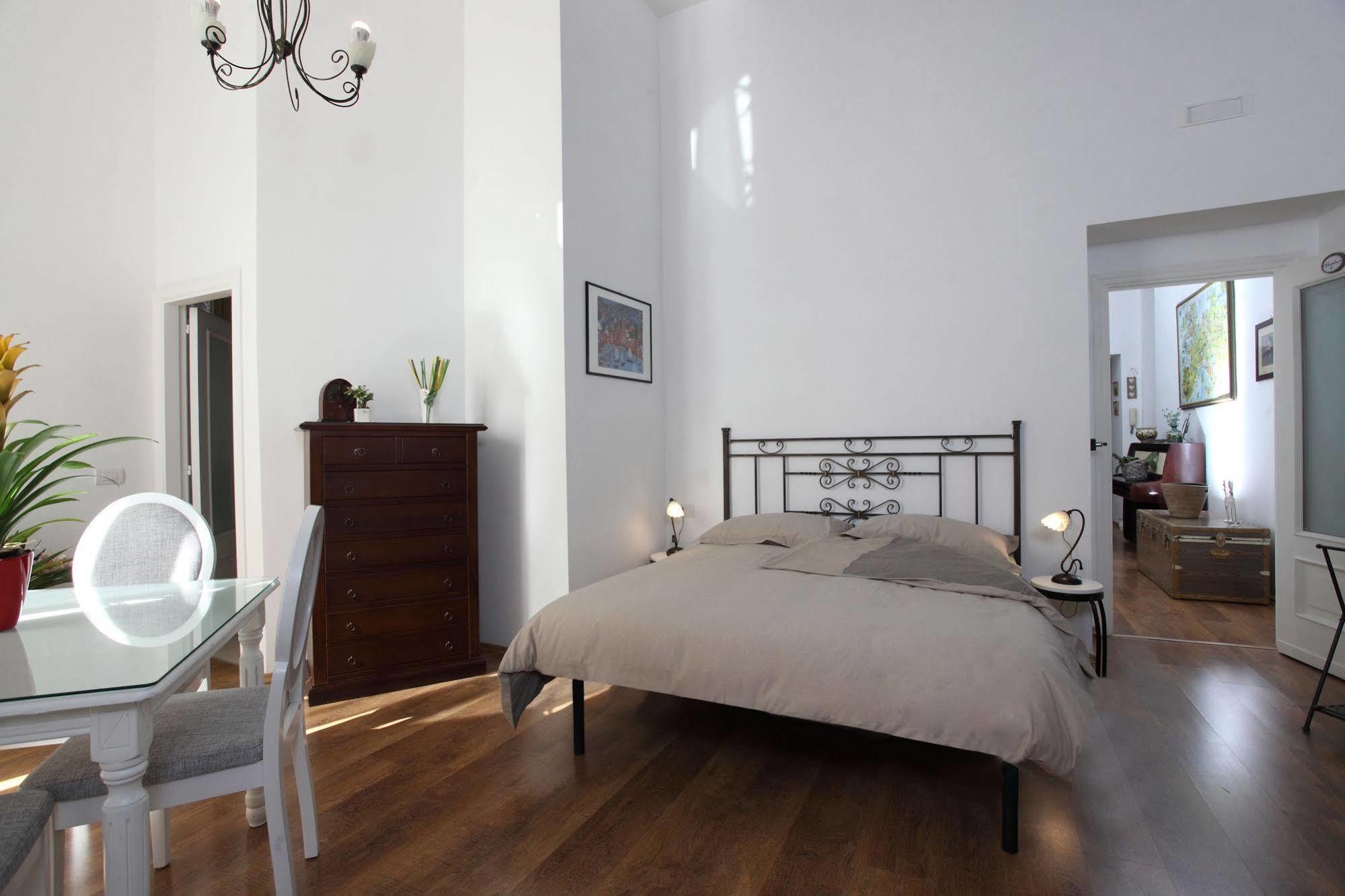 Napoli Pietrasanta Lt Bed and Breakfast Buitenkant foto