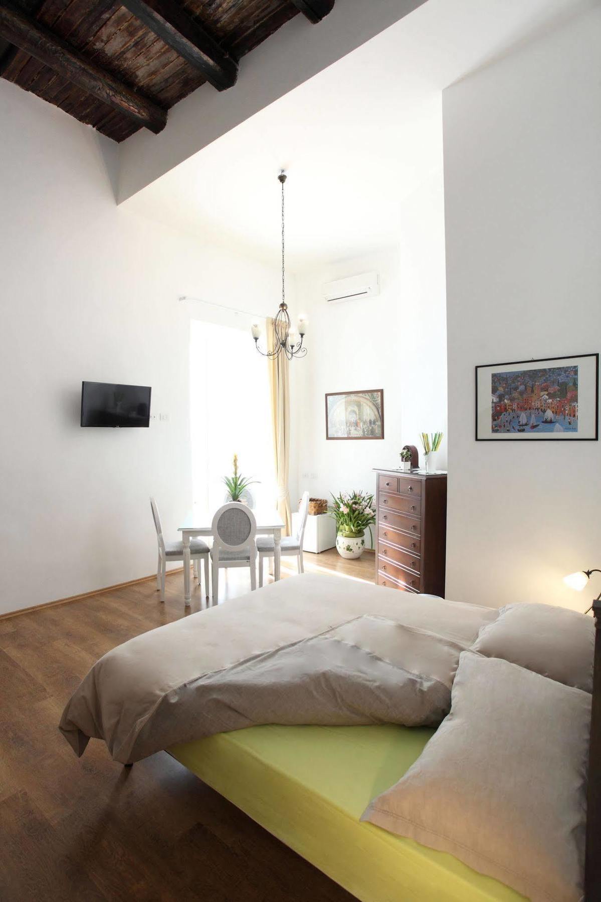Napoli Pietrasanta Lt Bed and Breakfast Buitenkant foto
