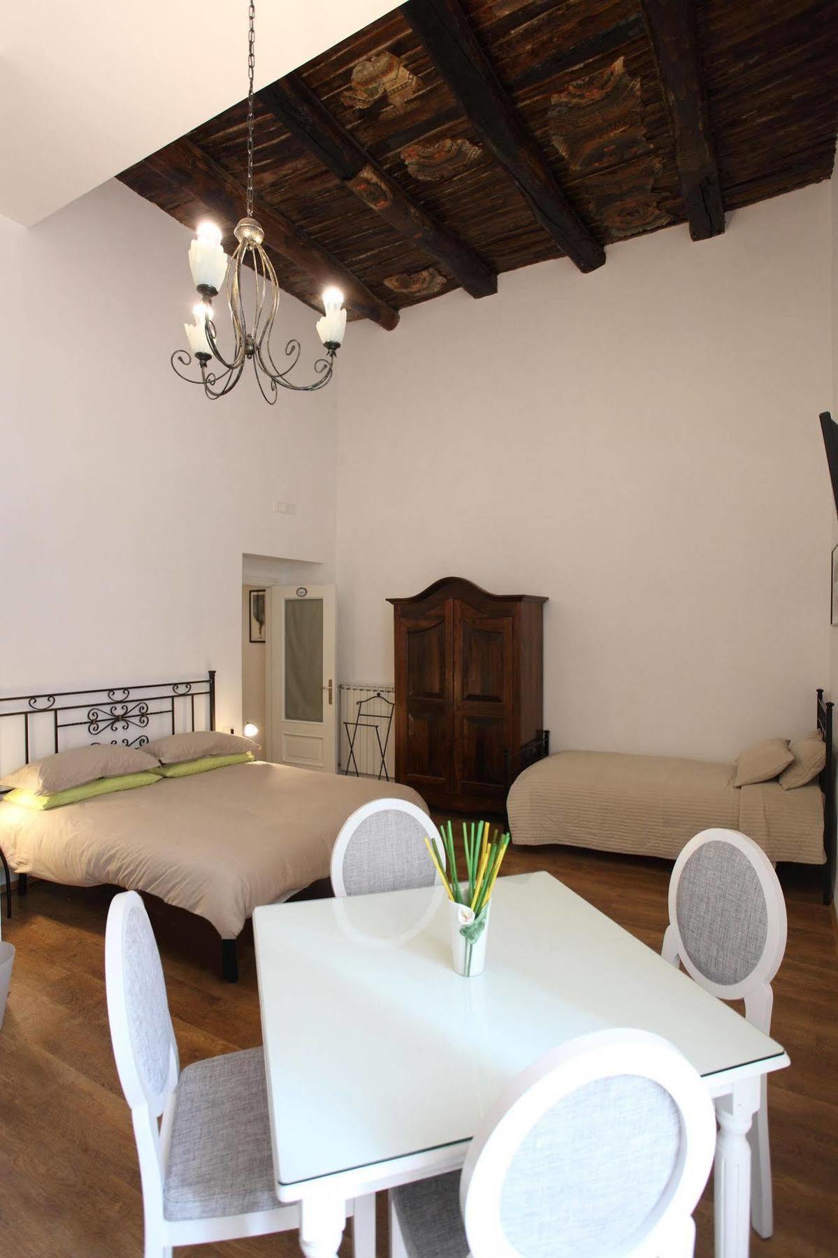 Napoli Pietrasanta Lt Bed and Breakfast Buitenkant foto