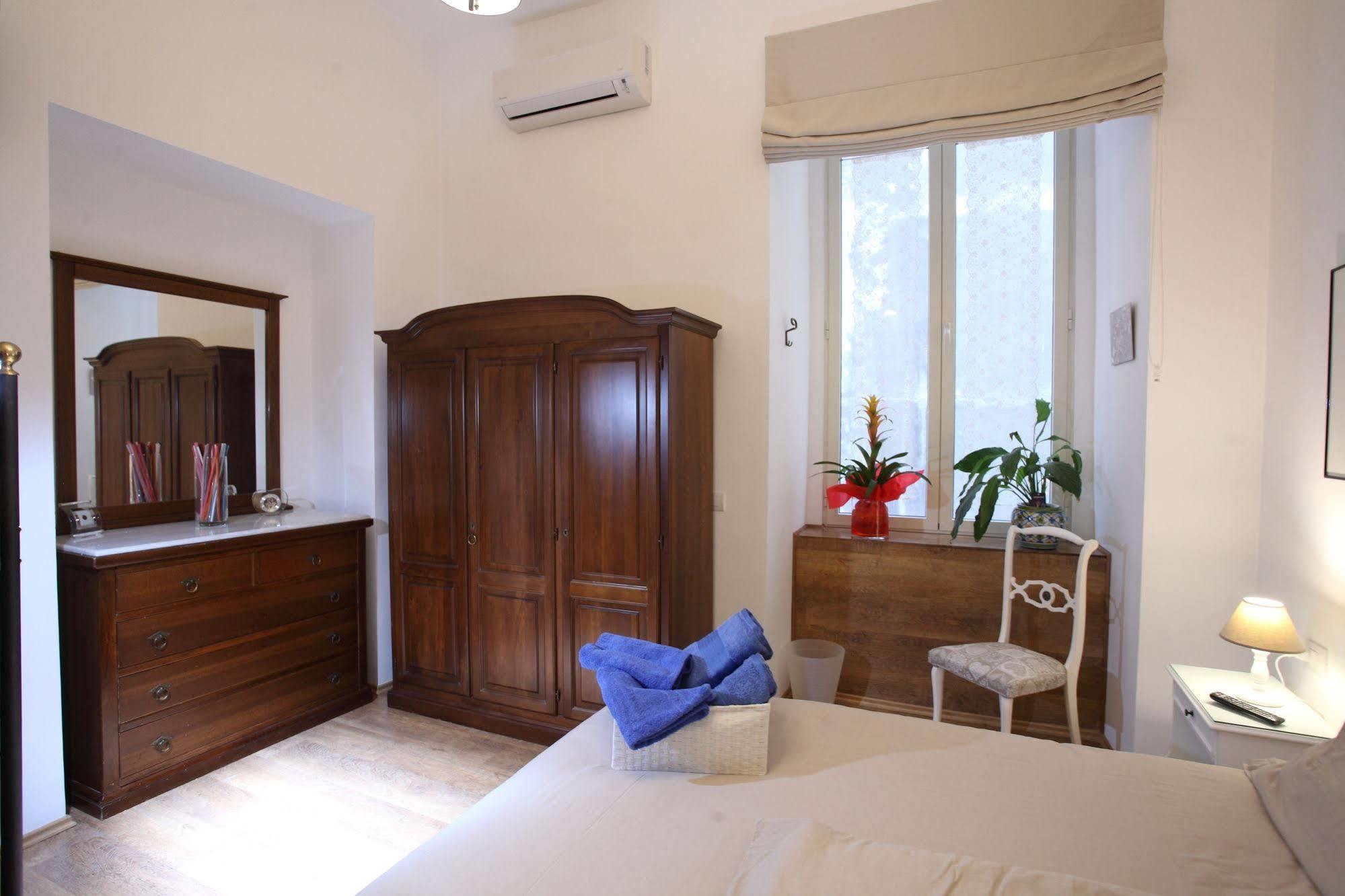 Napoli Pietrasanta Lt Bed and Breakfast Buitenkant foto