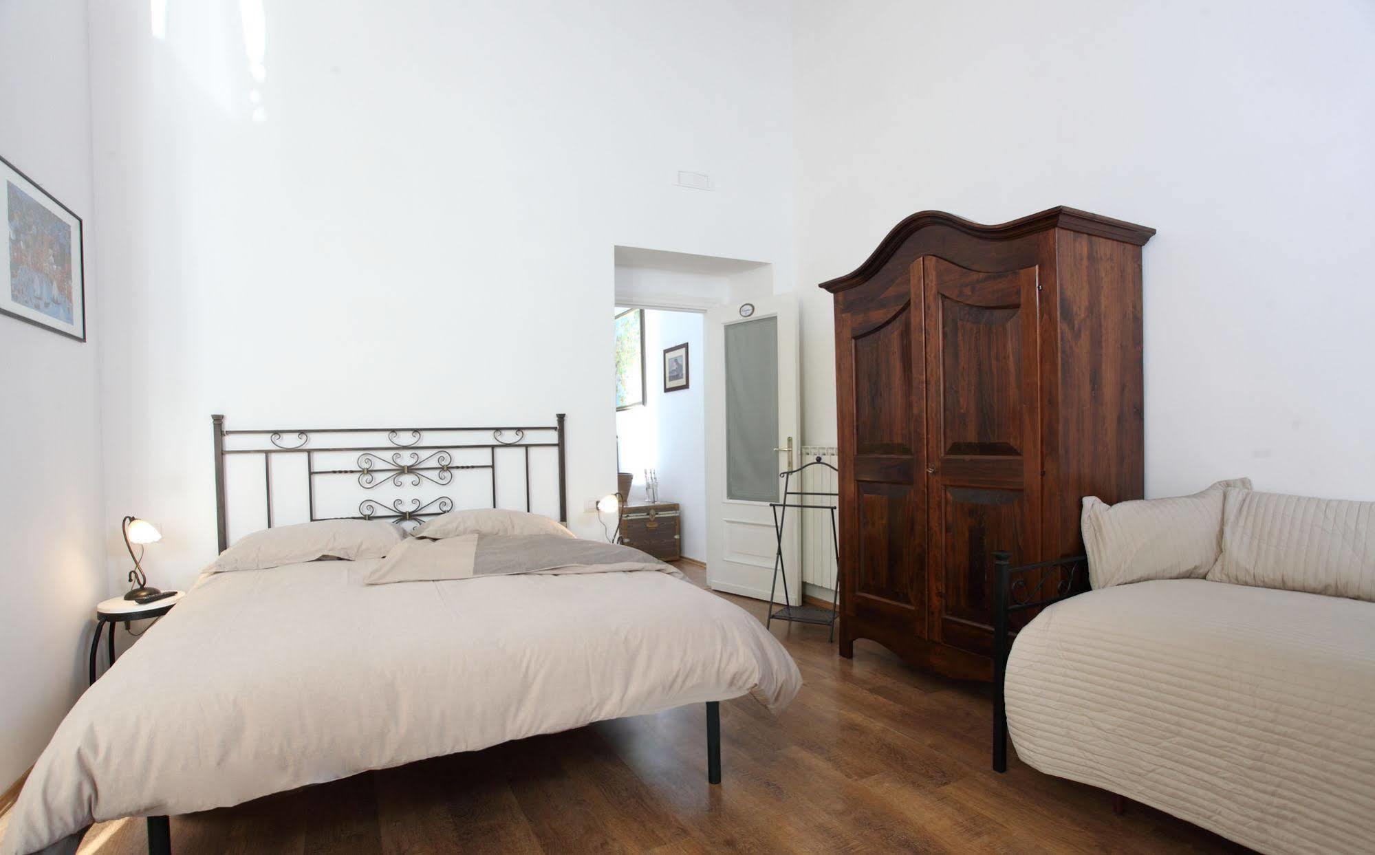 Napoli Pietrasanta Lt Bed and Breakfast Buitenkant foto