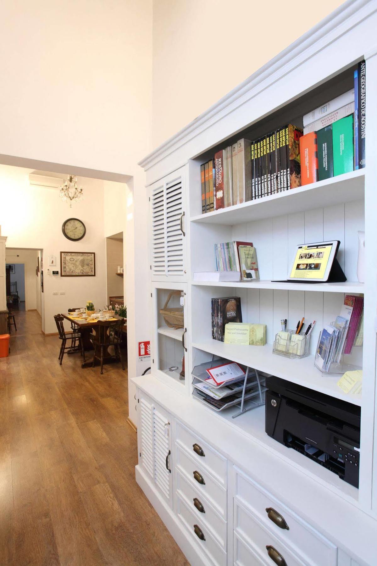 Napoli Pietrasanta Lt Bed and Breakfast Buitenkant foto